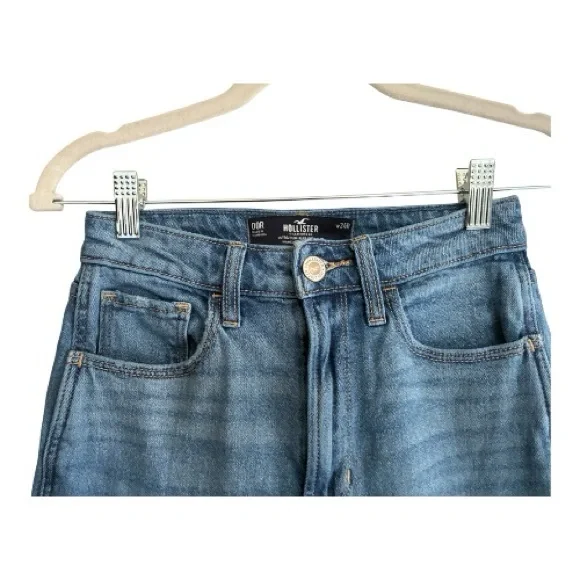 Hollister High-Rise Straight-Leg Denim Mom Jeans in Medium Blue Wash - Picture 2 of 6